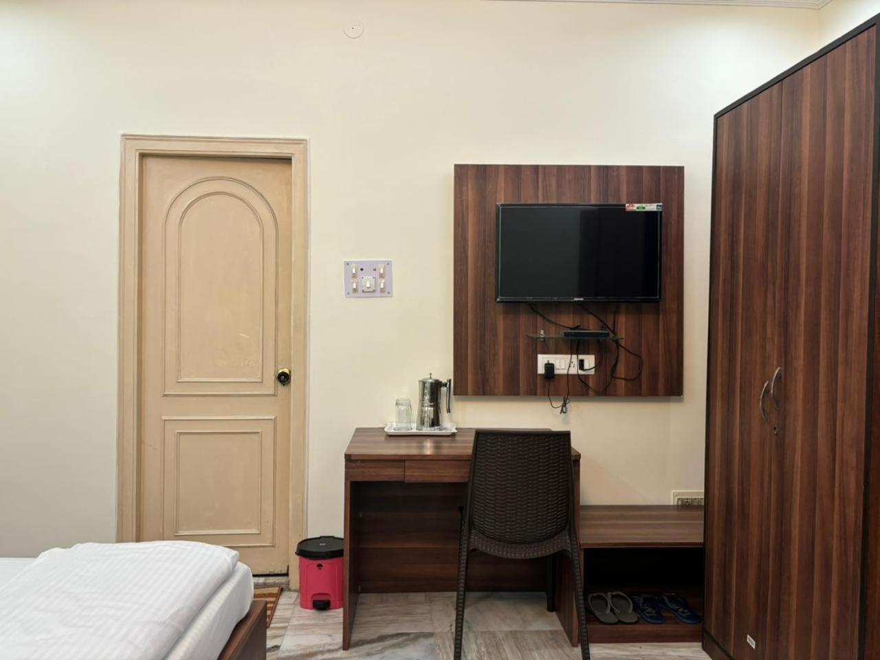 Om Sai Villa Guesthouse Calcutta Buitenkant foto