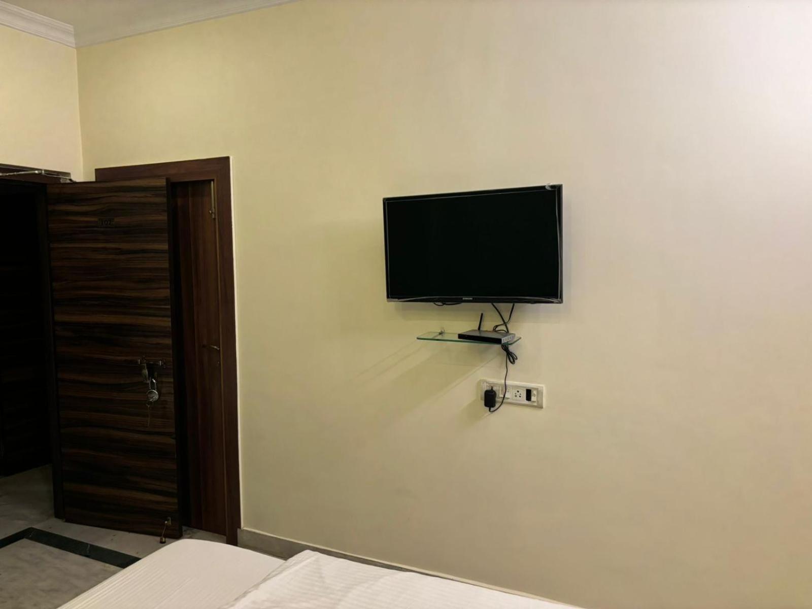 Om Sai Villa Guesthouse Calcutta Buitenkant foto
