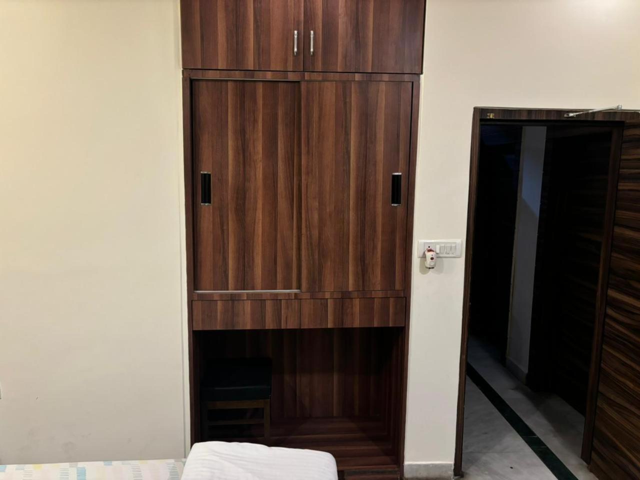 Om Sai Villa Guesthouse Calcutta Buitenkant foto