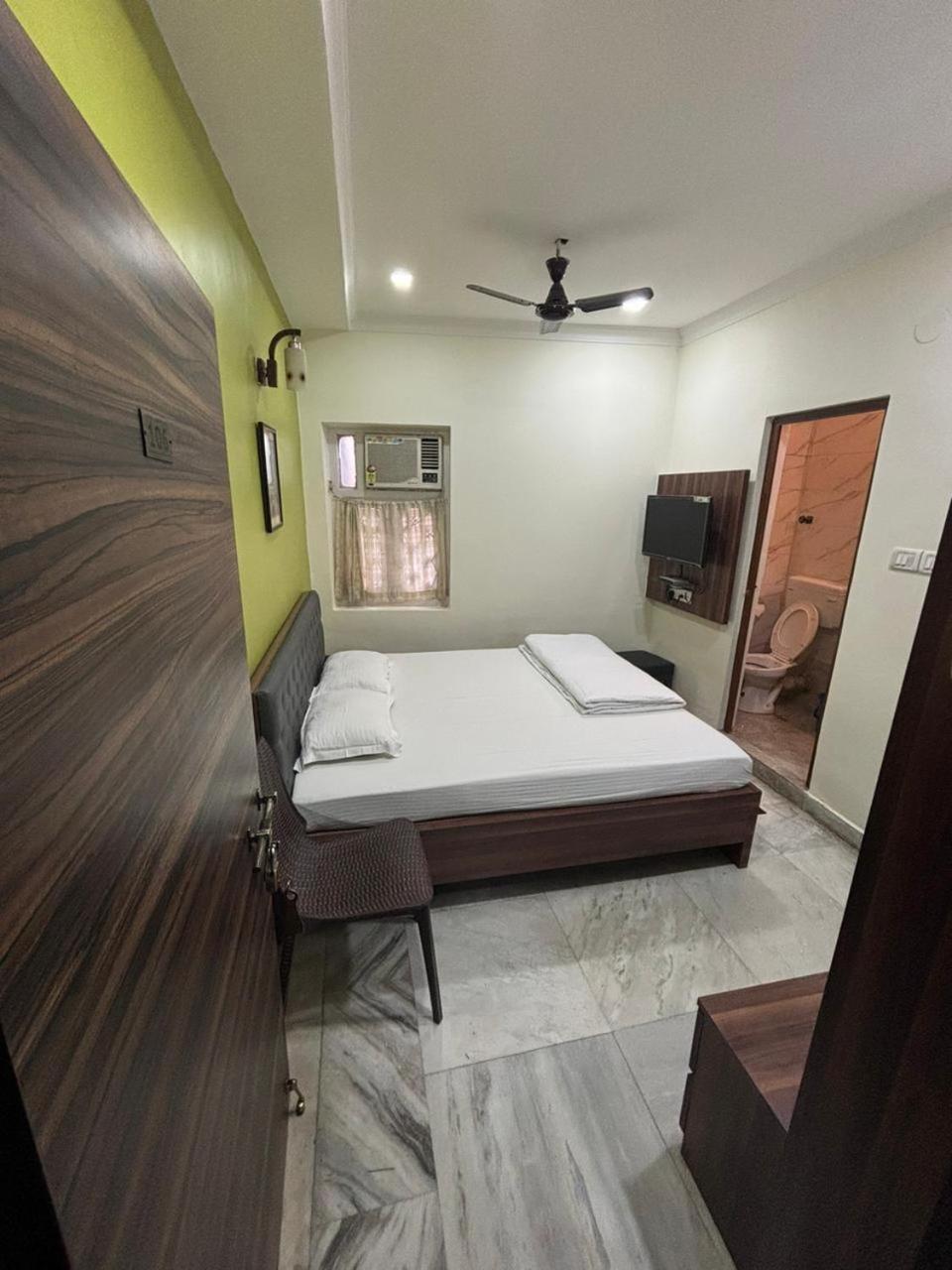 Om Sai Villa Guesthouse Calcutta Buitenkant foto